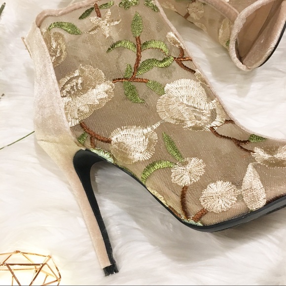 Nude Embroidered Mesh Peep Toe Heels New In Box - Picture 3 of 8